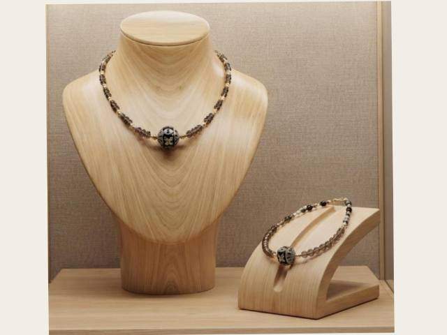 Collar y pulsera en piedras de vidrio y dije arabe