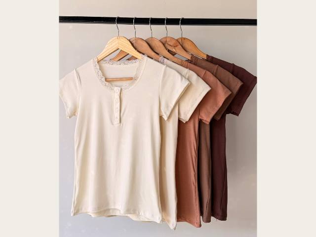REMERAS EN ALGODON CON BOTONES
