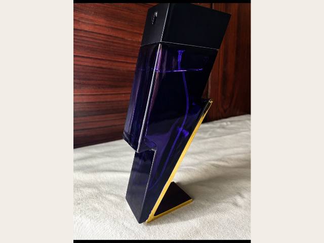 Perfume masculino. B*D B*Y