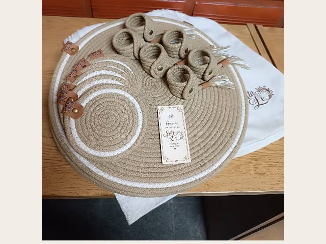 Set de platos de sitio, servilleteros y posavasos
