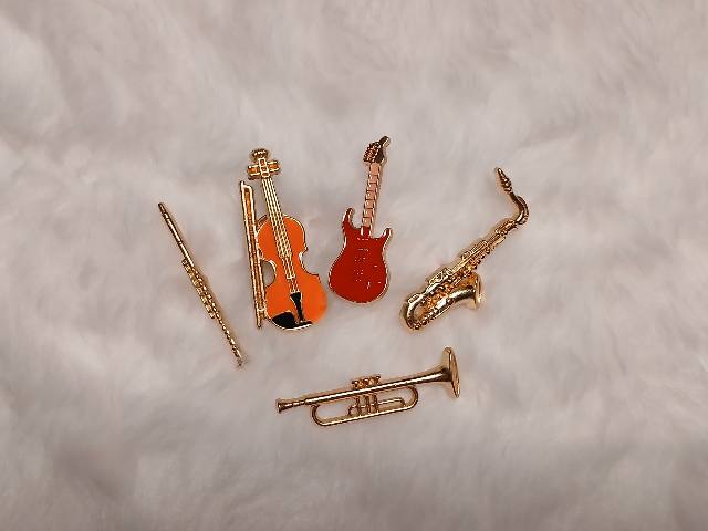 Pines musicales dorados 
