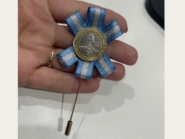 Escarapela Hecha con moneda