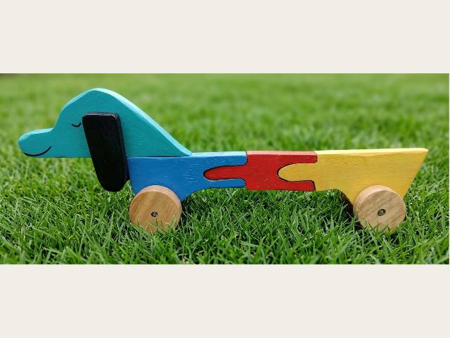 Perrito salchicha articulado en madera