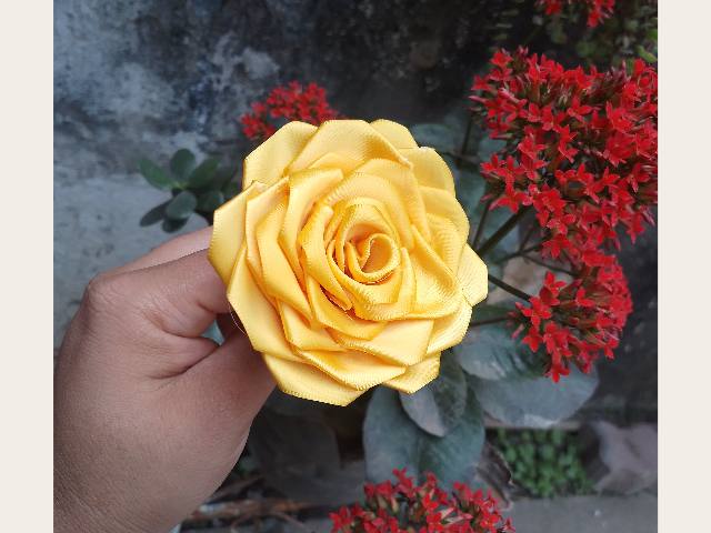 Flor eterna amarilla
