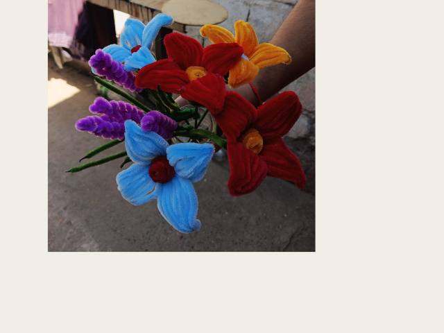 Flores de lirios y lavanda