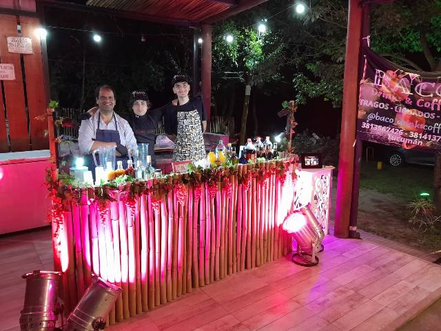 BARRA DE TRAGOS Y LICUADOS