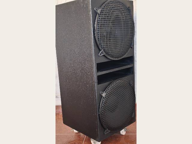 VENDO BAFLE PASIVO, POSEE DOS PARLANTES WOOFER MARCA JBL, MODELO 15PW6, DE 15 PULGADAS.