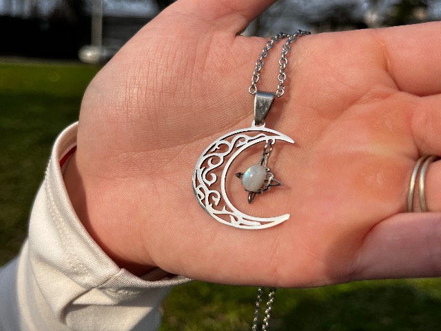 Collar dije de luna con piedra de la luna