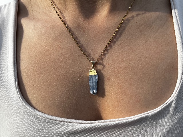 Collar cianita azul 
