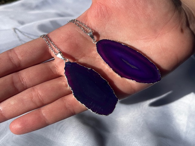 Collar chapa de ágata violeta 