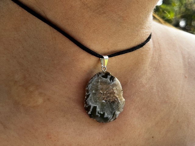Collar de ágata de pino