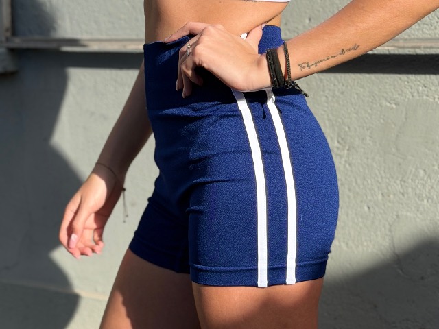 Short deportivo con lineas