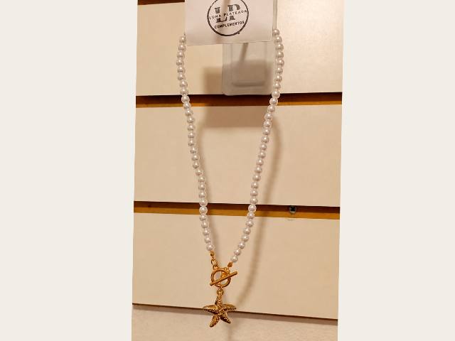 Collar perlas con dije de estrella de mar y cierre marinero