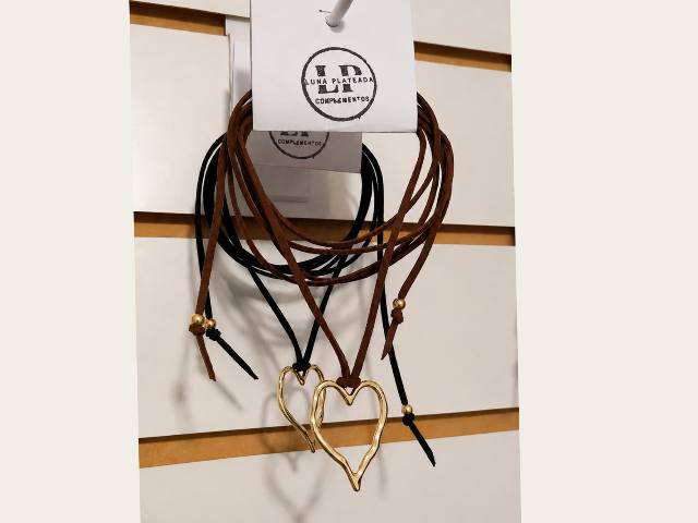Choker de Gamuza con Dije de Corazón