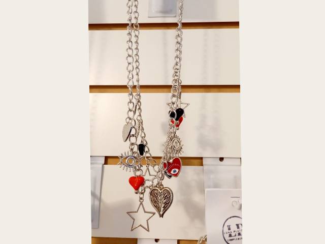 Collar de Cadena con Dijes Colgantes