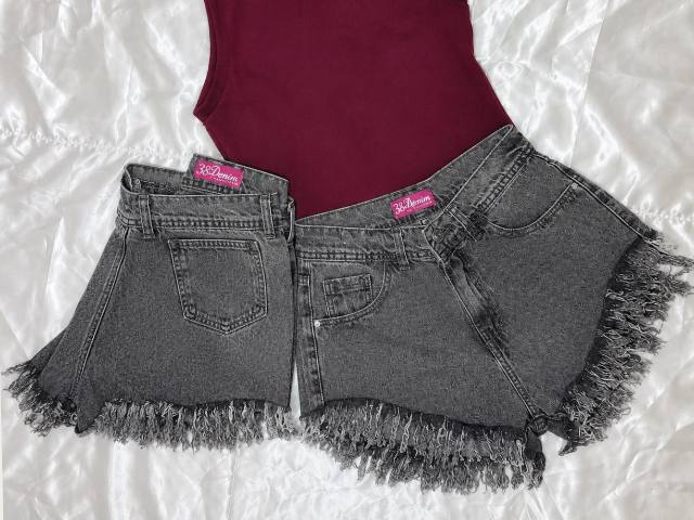 SHORT JEANS CON FLECOS.