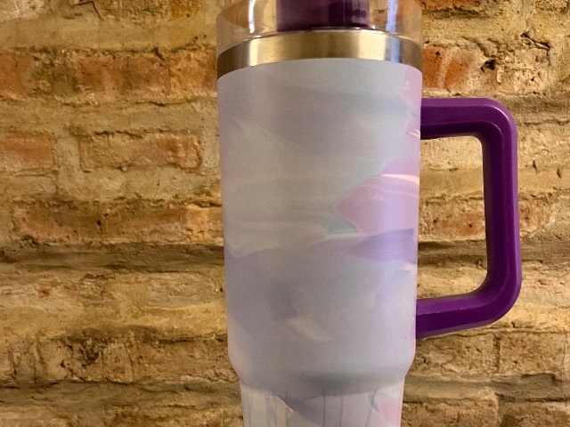 Quencher morado
